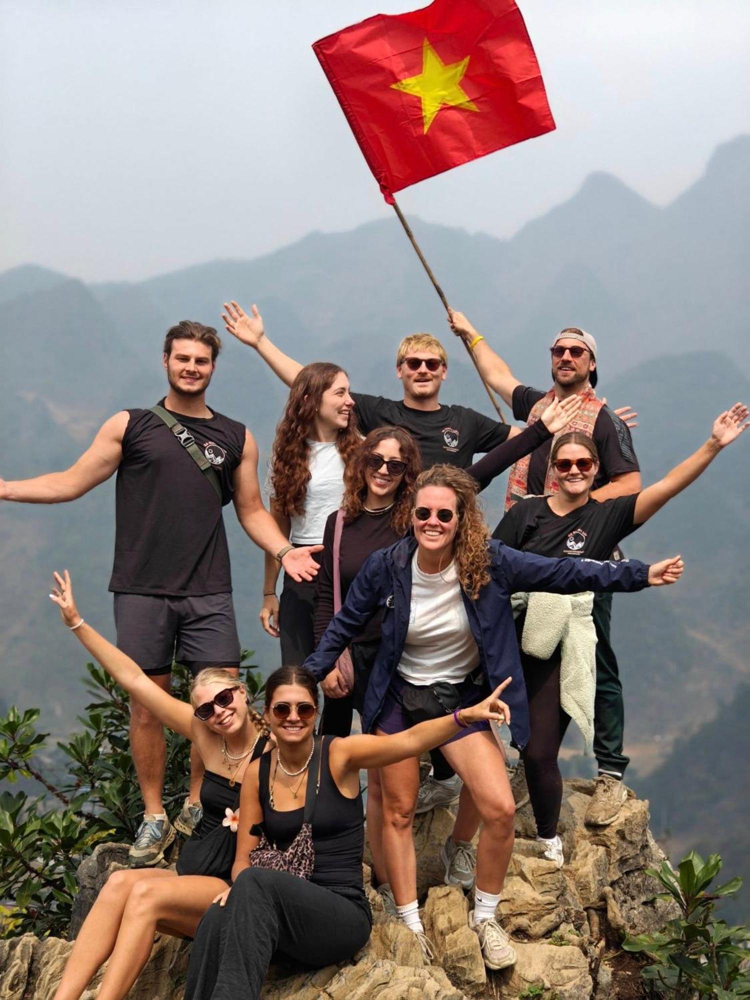 Felila Hostel & Tours Hà Giang Eksteriør billede